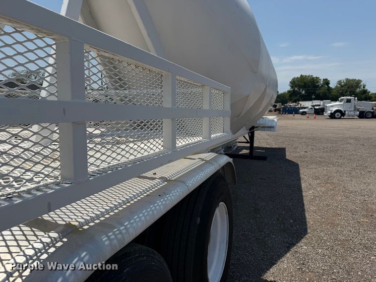image for item EG9289 1970 Fruehauf pneumatic dry bulk trailer