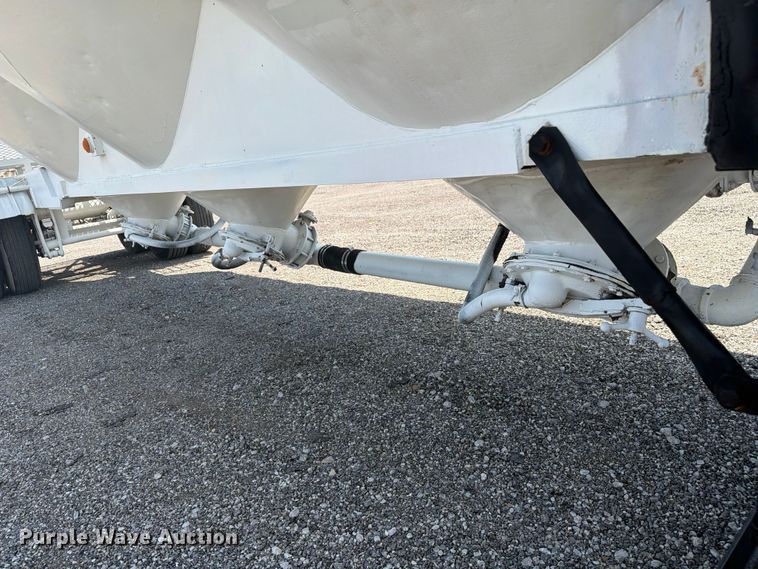 image for item EG9289 1970 Fruehauf pneumatic dry bulk trailer