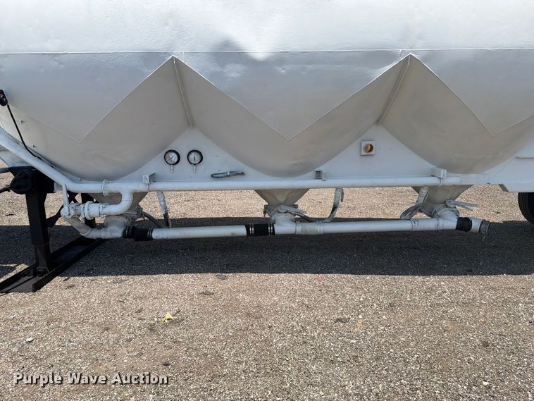 image for item EG9289 1970 Fruehauf pneumatic dry bulk trailer