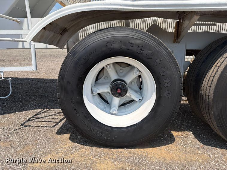 image for item EG9289 1970 Fruehauf pneumatic dry bulk trailer