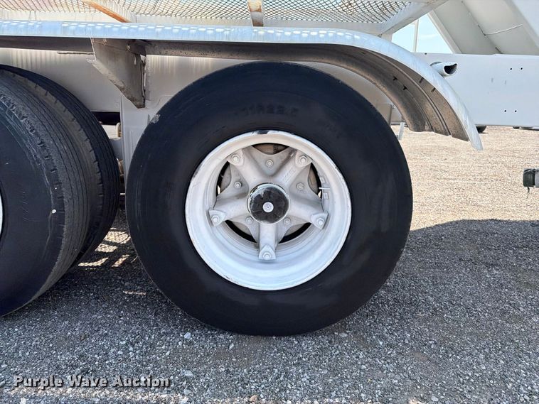 image for item EG9289 1970 Fruehauf pneumatic dry bulk trailer