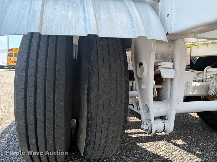 image for item EG9289 1970 Fruehauf pneumatic dry bulk trailer