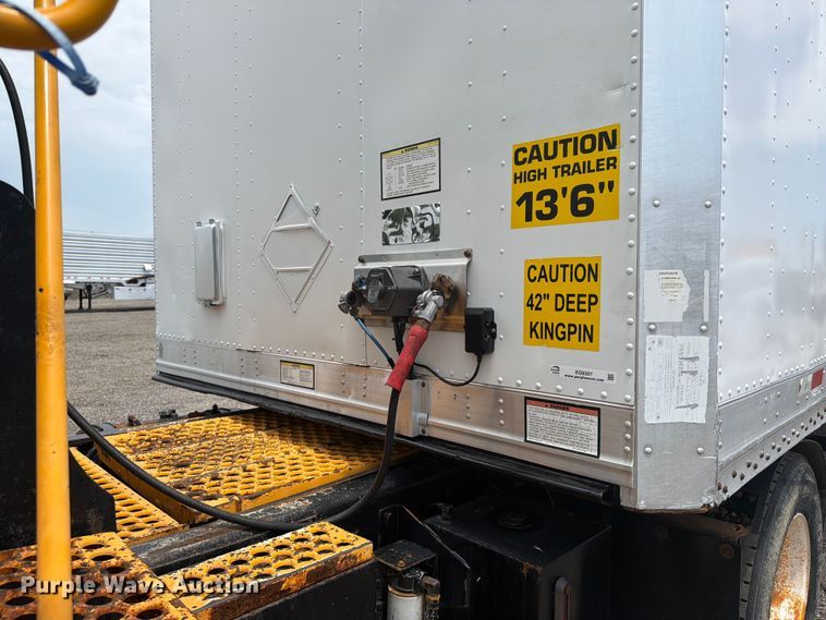 image for item EG9307 2004 Great Dane dry van trailer