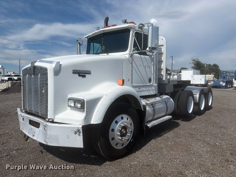 1999 Kenworth T800 semi truck
