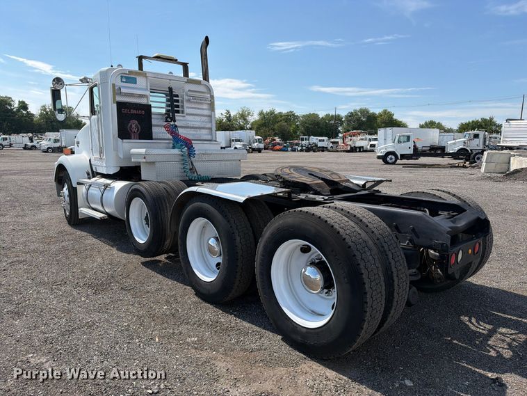 image for item EG9312 1999 Kenworth T800 semi truck