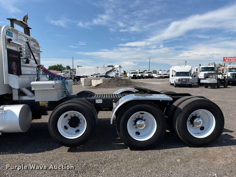 image for item EG9312 1999 Kenworth T800 semi truck