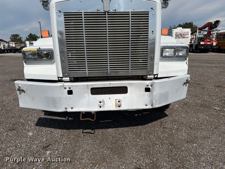 image for item EG9312 1999 Kenworth T800 semi truck