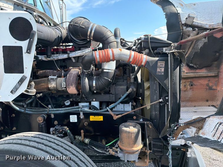 image for item EG9312 1999 Kenworth T800 semi truck
