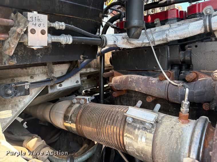 image for item EG9312 1999 Kenworth T800 semi truck