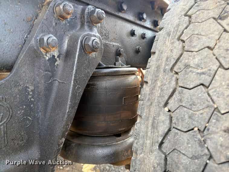 image for item EG9312 1999 Kenworth T800 semi truck
