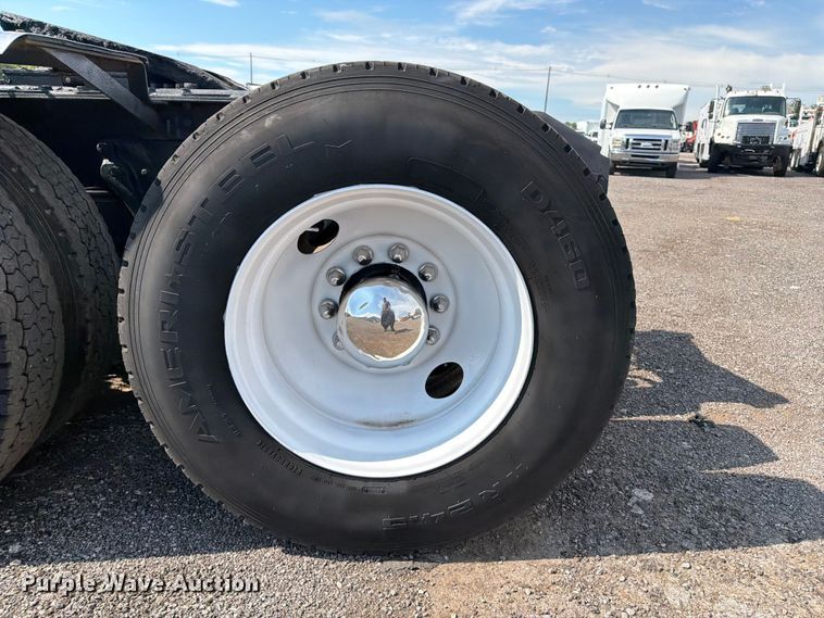 image for item EG9312 1999 Kenworth T800 semi truck