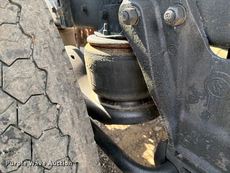 image for item EG9312 1999 Kenworth T800 semi truck
