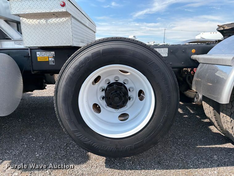 image for item EG9312 1999 Kenworth T800 semi truck
