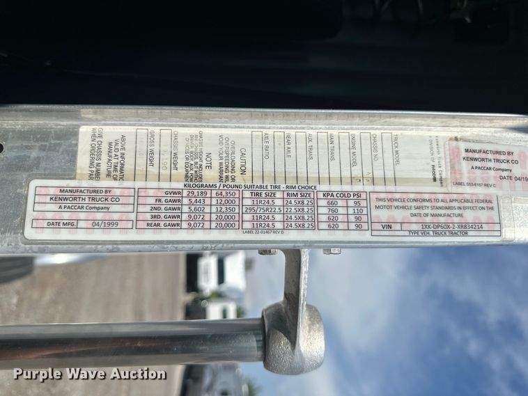 image for item EG9312 1999 Kenworth T800 semi truck