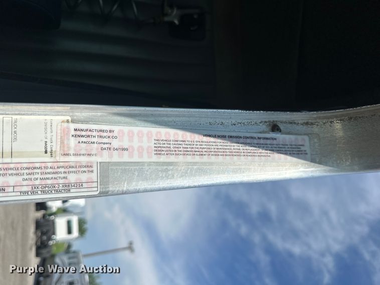 image for item EG9312 1999 Kenworth T800 semi truck