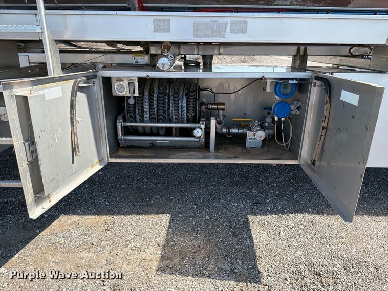 image for item EG9315 2014 Brenner vacuum trailer