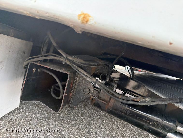 image for item EG9323 2000 Kentucky drop frame dry van trailer