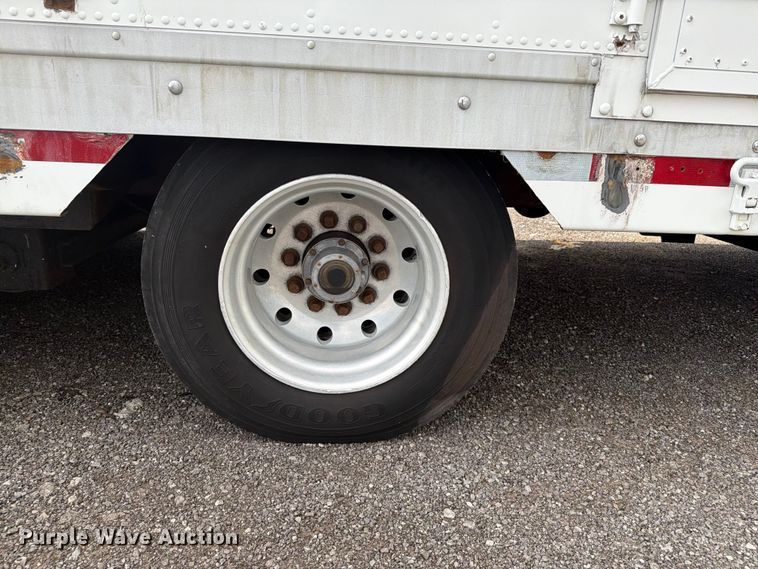 image for item EG9323 2000 Kentucky drop frame dry van trailer