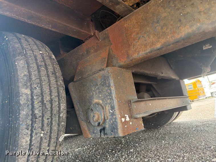 image for item EG9323 2000 Kentucky drop frame dry van trailer