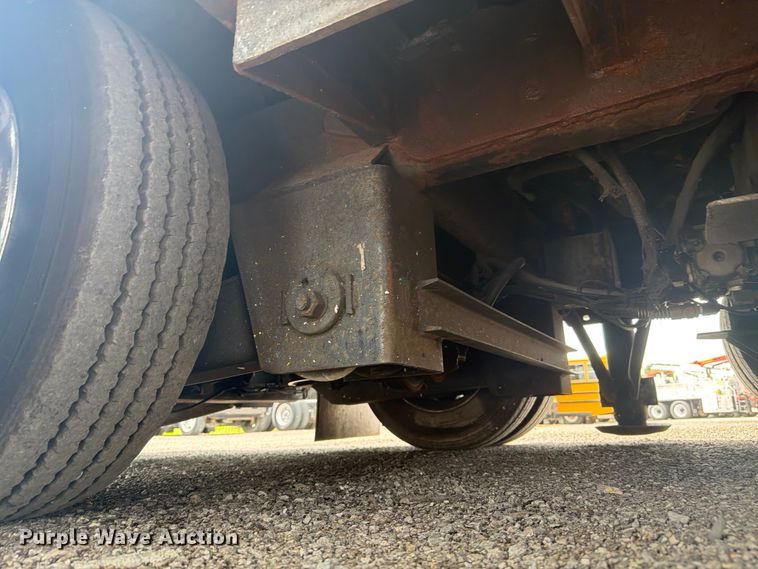image for item EG9323 2000 Kentucky drop frame dry van trailer