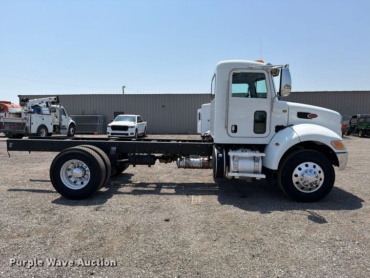 image for item EG9331 2016 Peterbilt 337 truck cab and chassis