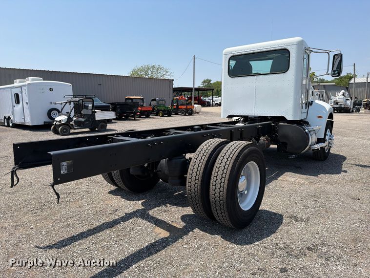 image for item EG9331 2016 Peterbilt 337 truck cab and chassis