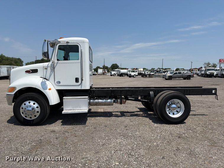 image for item EG9331 2016 Peterbilt 337 truck cab and chassis
