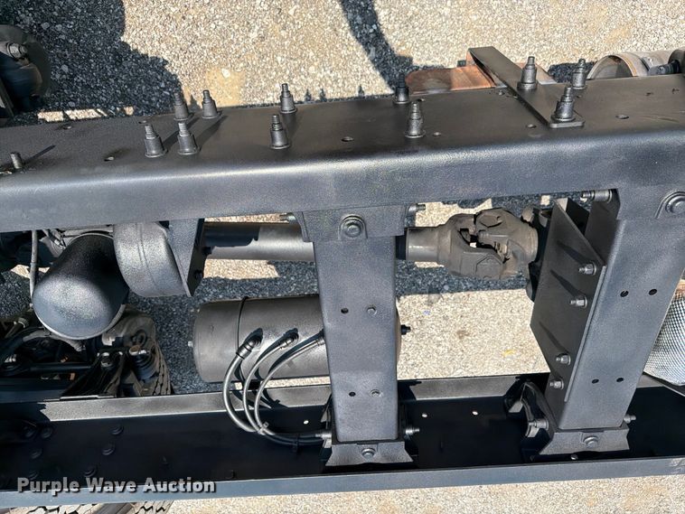 image for item EG9331 2016 Peterbilt 337 truck cab and chassis
