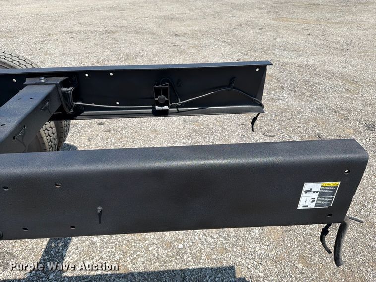 image for item EG9331 2016 Peterbilt 337 truck cab and chassis