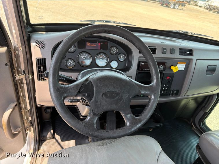 image for item EG9331 2016 Peterbilt 337 truck cab and chassis