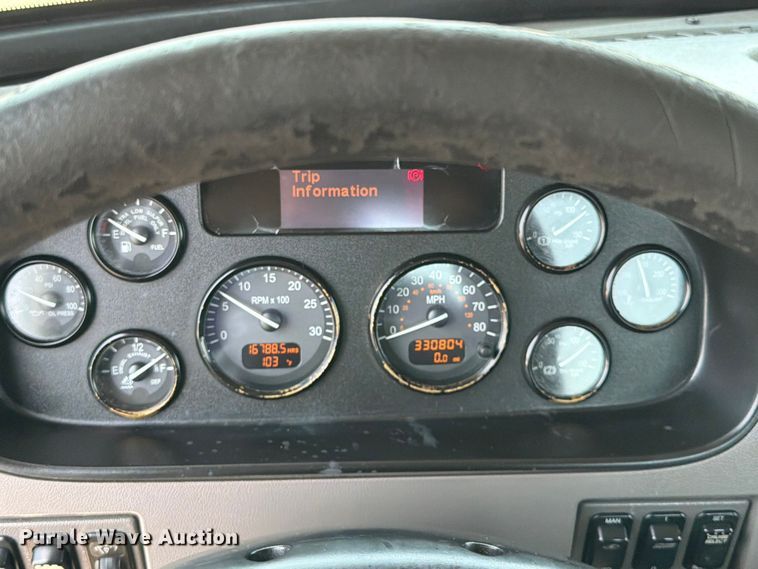 image for item EG9331 2016 Peterbilt 337 truck cab and chassis