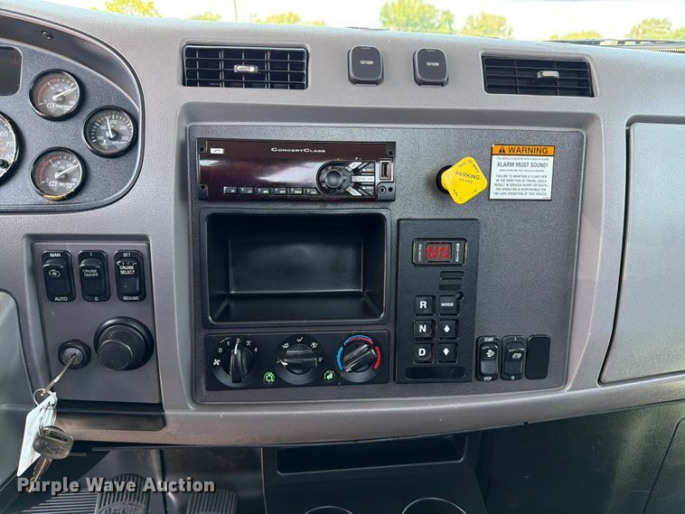 image for item EG9331 2016 Peterbilt 337 truck cab and chassis
