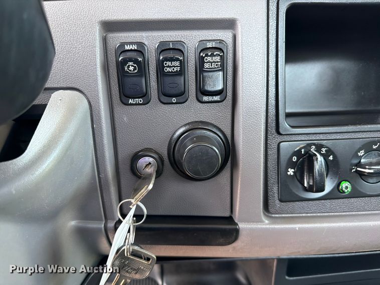 image for item EG9331 2016 Peterbilt 337 truck cab and chassis