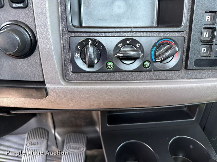 image for item EG9331 2016 Peterbilt 337 truck cab and chassis