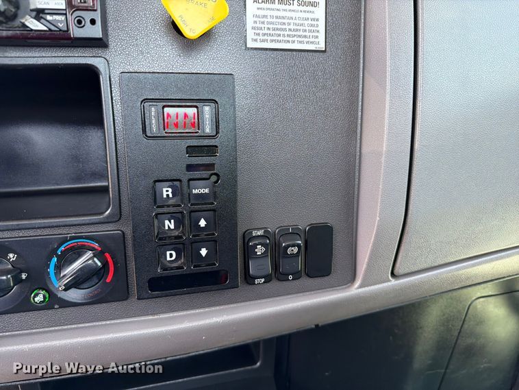 image for item EG9331 2016 Peterbilt 337 truck cab and chassis