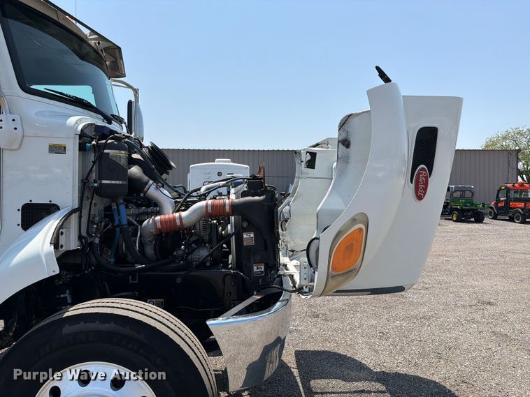image for item EG9331 2016 Peterbilt 337 truck cab and chassis