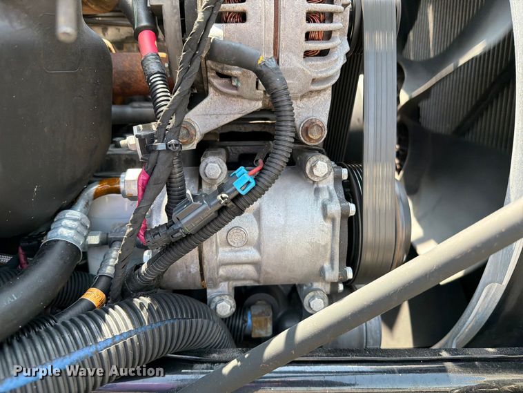 image for item EG9331 2016 Peterbilt 337 truck cab and chassis