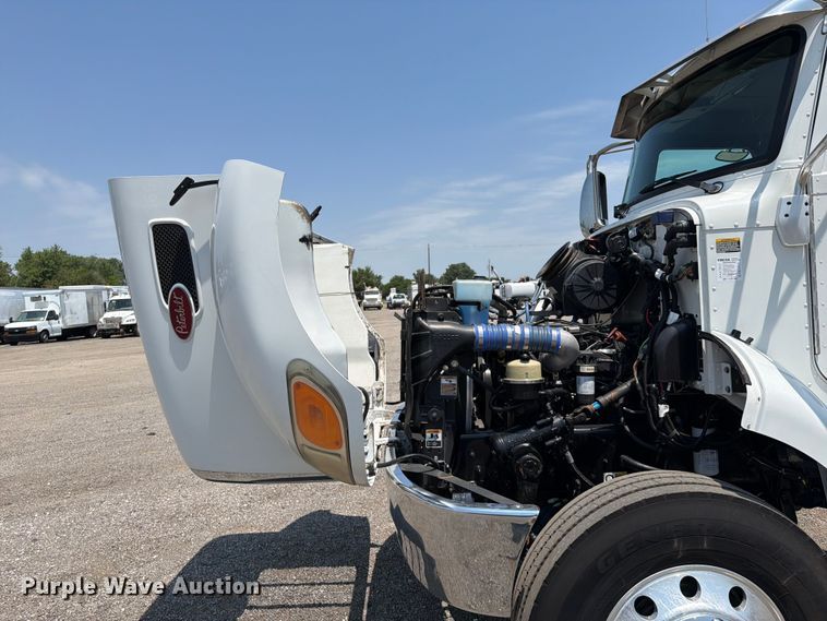 image for item EG9331 2016 Peterbilt 337 truck cab and chassis