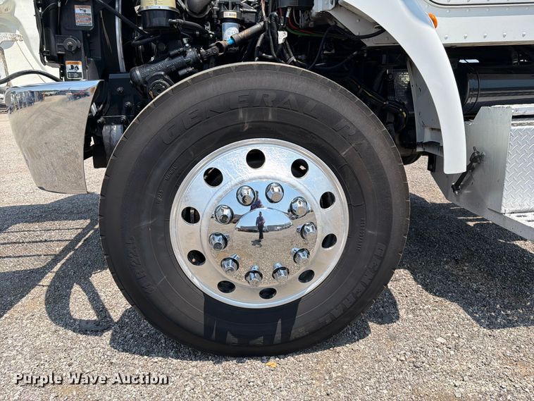 image for item EG9331 2016 Peterbilt 337 truck cab and chassis