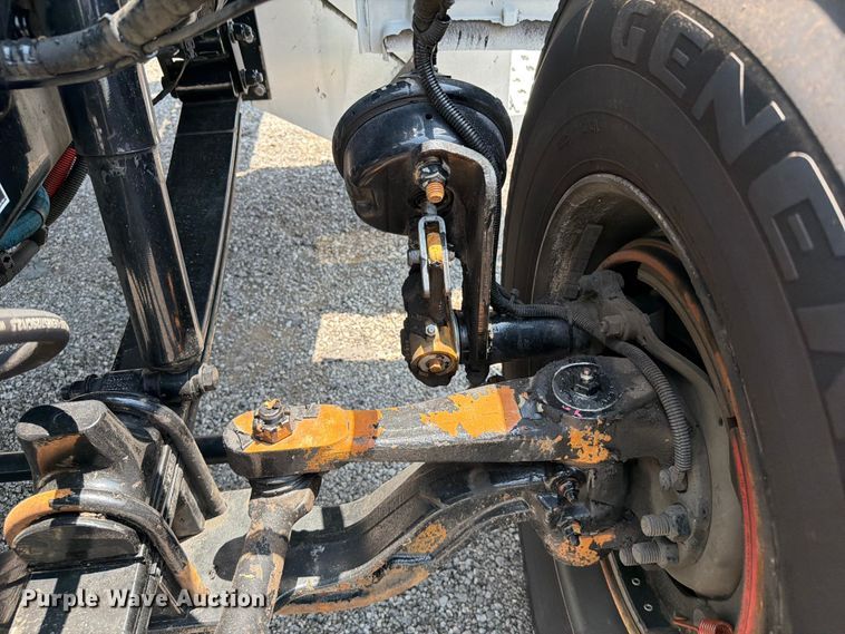 image for item EG9331 2016 Peterbilt 337 truck cab and chassis