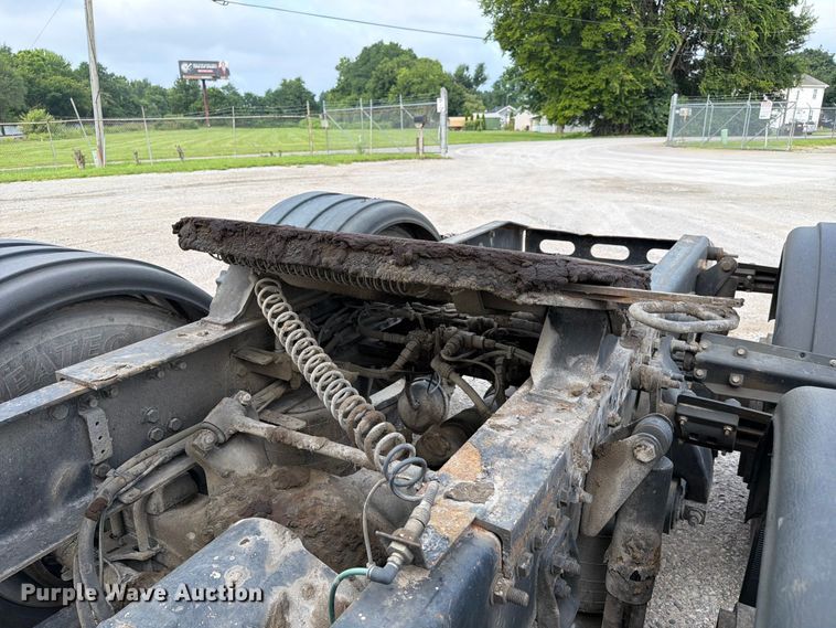 image for item EL0109 2016 Freightliner Cascadia semi truck