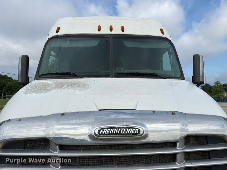 image for item EL0109 2016 Freightliner Cascadia semi truck