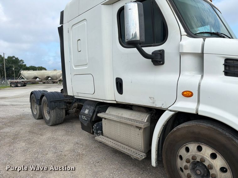 image for item EL0109 2016 Freightliner Cascadia semi truck