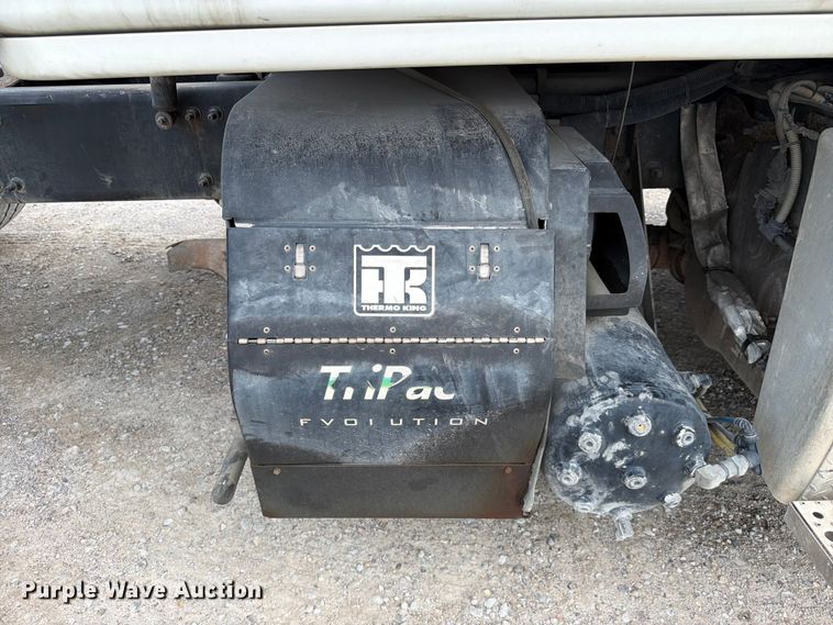 image for item EL0109 2016 Freightliner Cascadia semi truck