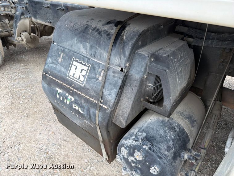 image for item EL0109 2016 Freightliner Cascadia semi truck