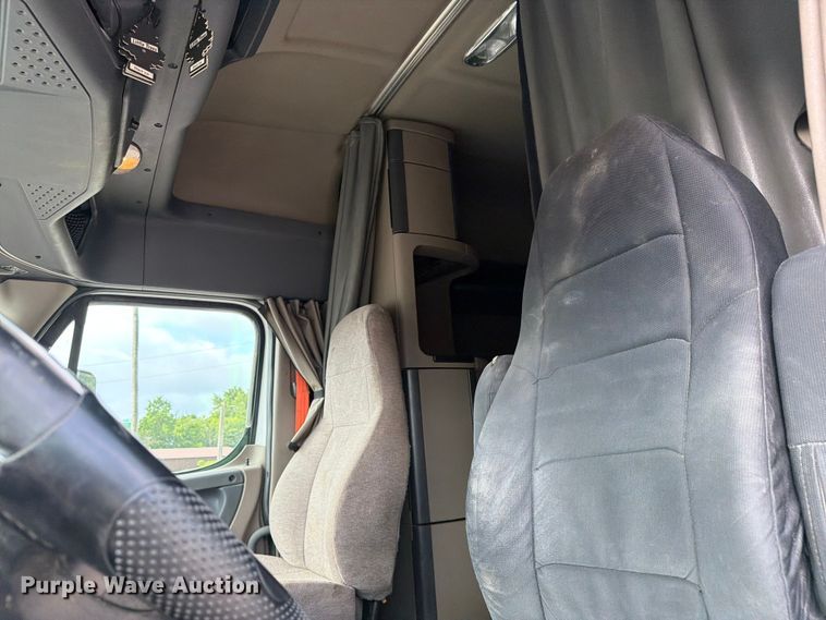 image for item EL0109 2016 Freightliner Cascadia semi truck