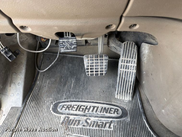 image for item EL0109 2016 Freightliner Cascadia semi truck