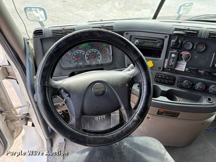 image for item EL0109 2016 Freightliner Cascadia semi truck