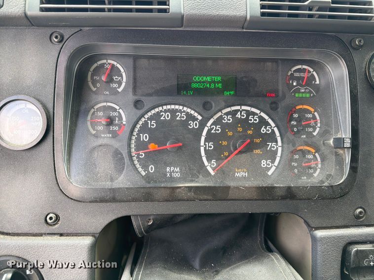 image for item EL0109 2016 Freightliner Cascadia semi truck
