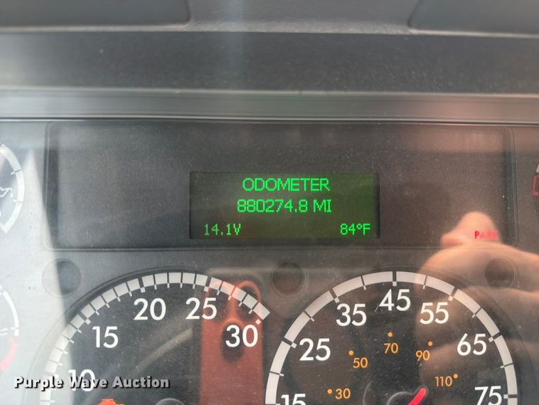 image for item EL0109 2016 Freightliner Cascadia semi truck